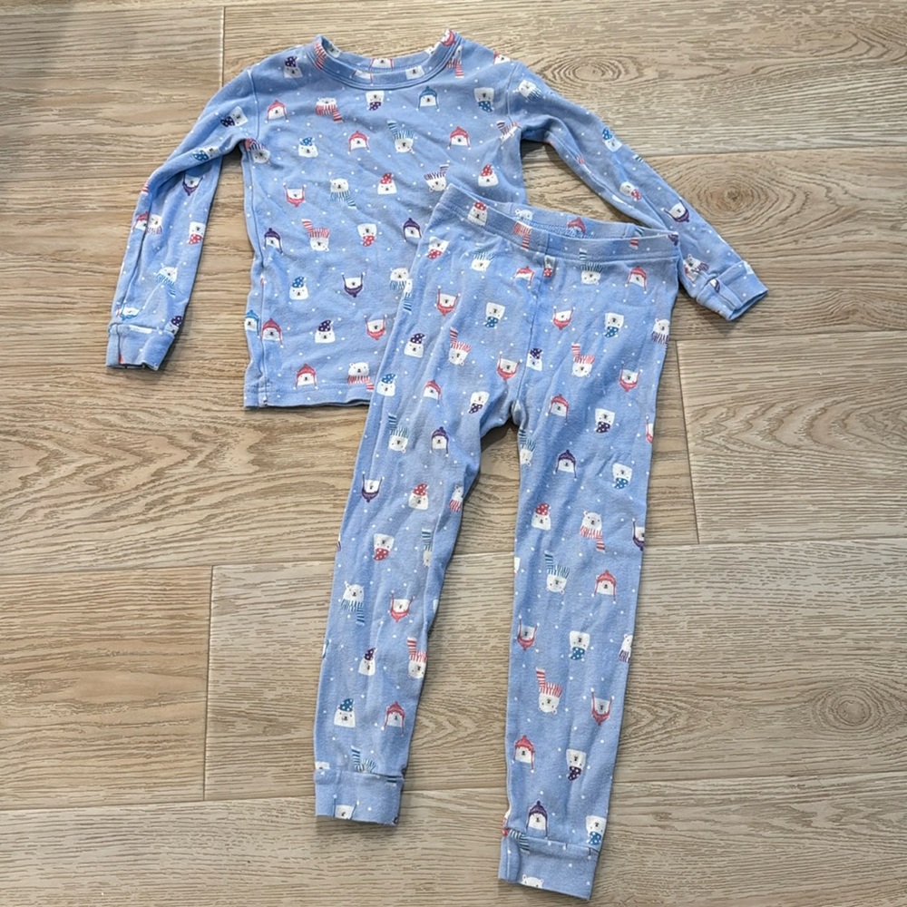 Girls, gap polar bear pajamas size 4